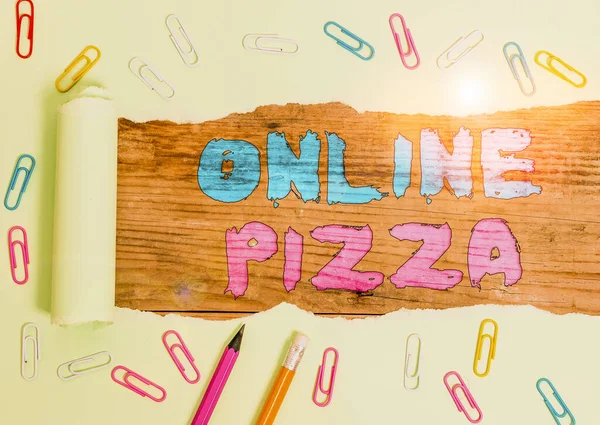 Texto de escrita de palavras Pizza Online. Conceito de negócio para entrega rápida de pizza à sua porta Encomendar alimentos online . — Fotografia de Stock
