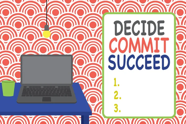 Conceptuele handschrift waaruit blijkt Decide Commit Succeed. Zakelijke foto presentatie bereiken doel komt in drie stappen Bereik je dromen Vooraanzicht laptop liggend op houten bureaublad gloeilamp glas. — Stockfoto