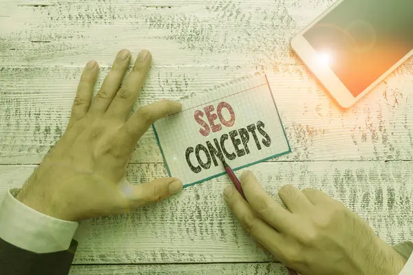 Tekst schrijven Seo Concepts. Bedrijfsconcept voor een proces om de kwaliteit van websiteverkeer te verbeteren. — Stockfoto