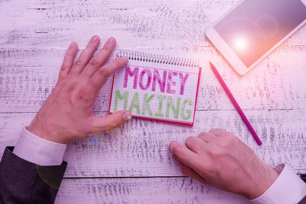 Conceptueel handschrift met Geld verdienen. Zakelijke foto tekst produceren van een winst vooral met weinig inspanning Winstgevend. — Stockfoto