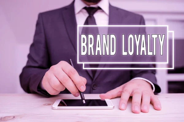 Handschrift tekst schrijven Brand Loyalty. Concept betekent herhalen Aankoop Ambassadeur Beschermheer Favoriet Vertrouwd. — Stockfoto