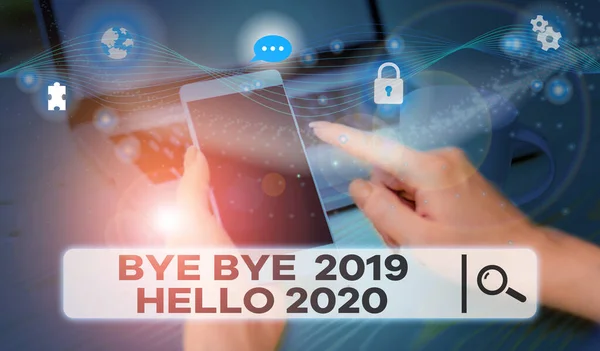 Текст рукописного тексту "Bow Bye 2019 Hello 2020". Концепція, що означає прощання з минулим роком і привітання ще одного хорошого фотосистеми фотографії схеми сучасної технології смарт-пристрою . — стокове фото