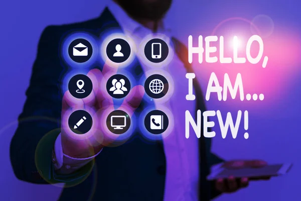Escribiendo nota que muestra Hello I Am New. Exhibición de fotos de negocios saludo usado o comenzar una conversación telefónica . — Foto de Stock