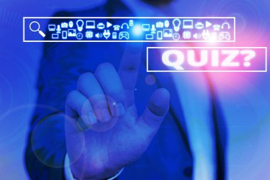 Sınav Sorusunu gösteren metin işareti. Bireyler veya takımlar arasındaki rekabet olarak bilgi kavramsal fotoğraf testi Akıllı cihaz kullanarak sunum sunan erkek giyim resmi iş elbisesi.