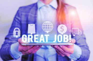 El yazısı metin yazma Great Job. Kavram anlamı onlar çok iyi yapmış bir şey için birini öven kullanılan Modern teknoloji teknoloji loço Lady ön sunan eller mavi kızdırma kopya alanı.