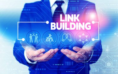 Kelime yazma metni Bağlantı Oluşturma. Seo Term Exchange Linkler için İş konsepti Akıllı cihaz kullanarak sunum sunan Köprü Endeksli Erkek insan giyim resmi iş elbisesi edinin.