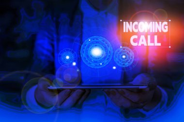 Gelen Çağrı yazma el yazısı metin. Kavram anlamı Gelen Arayan Kimliği Telefon Sesli Mesaj Vidcall Kadın akıllı cihaz kullanarak sunum sunan resmi iş elbisesi giymek.