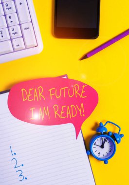 Sevgili Geleceğimi gösteren bir metin işareti Hazırım. Kavramsal fotoğraf eylem veya durum için uygun devlet tamamen hazırlanmış olmak Pc klavye ile masada Boş kırmızı kabarcık kağıt.