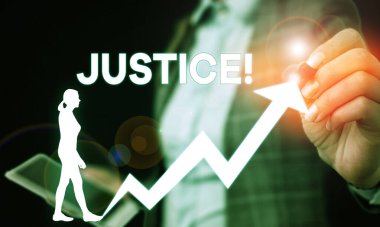 Adalet'i gösteren bir not yazmak. Çakışan iddiaların veya atamaların tarafsız bir şekilde ayarlanması gösteren iş fotoğrafı Akıllı cihaz sunan kadın giyim resmi iş elbisesi.