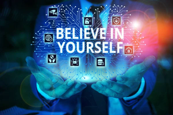 Word writing text believe in yourself. Geschäftskonzept für gemeinsame Ratschläge, dass Sie alles tun können männliche Menschen tragen formale Arbeitsanzug präsentiert Präsentation mit Smart-Gerät. — Stockfoto