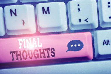 Kelime yazma metin Final Thoughts. Sonuç veya sonuç içinde son birkaç cümle için Iş kavramı Beyaz bilgisayar klavye beyaz arka plan anahtar kopyalama alanı üzerinde boş not kağıdı ile.