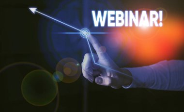Webinar'ı gösteren kavramsal el yazısı. İş fotoğraf vitrin semineri veya Internet Lady ön el mavi fütüristik modern teknoloji sunan yer alır diğer sunum türleri.