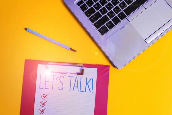 Skriva NOTE visar let S Talk. Affärs foto skyltas de antyder början konversation om särskilda ämne trendiga metallic laptop Urklipp papper ark markör färgad bakgrund. — Stockfoto