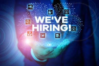 Kelime yazma metni Biz İşe vardır. Son zamanlarda birisi istihdam veya belirli bir iş yapmak için birisi ödemek için İş konsepti Erkek giyim resmi iş elbisesi akıllı cihaz kullanarak sunum sunan.