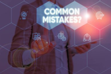 Ortak Hatalar sorusunu gösteren kavramsal el yazısı. İş fotoğraf showcasing tekrar hareket veya yargı yanlış veya yanlış Kadın giyim iş elbisesi sunum akıllı cihaz sunan.