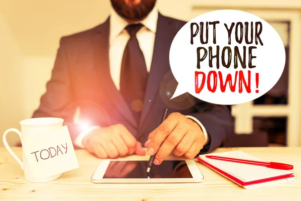 Skriva anteckning visar sätta din telefon ner. Affärs foto visar upp slutet telefon anslutning säger adjö ringer. — Stockfoto