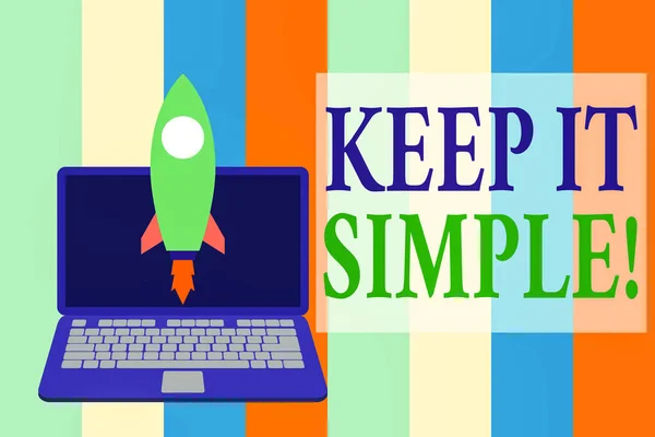 Pisanie notatki pokazując Keep it simple. Business Photo gablota zapytać coś łatwo zrozumieć nie iść do zbyt wiele szczegółów uruchomienie rakiety do laptopa Startup rozwijanie celu cel. — Zdjęcie stockowe