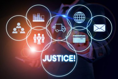 Adalet'i gösteren bir metin işareti. Çakışan iddiaların veya atamaların kavramsal fotoğraf tarafsız uyumu Erkek insan giyim resmi iş elbisesi akıllı cihaz kullanarak sunum sunan.