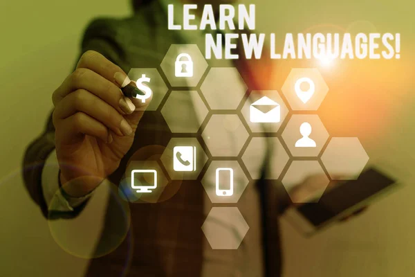 Signo de texto que muestra Aprender nuevos idiomas. Fotografía conceptual capacidad de desarrollo para comunicarse en lengua extranjera . —  Fotos de Stock