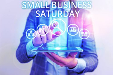 Small Business Cumartesi gösteren kavramsal el yazısı. İş fotoğraf metin Amerikan alışveriş tatil Saturday Lady ön el mavi kızdırma fütüristik modern teknoloji sunan sırasında düzenlenen.