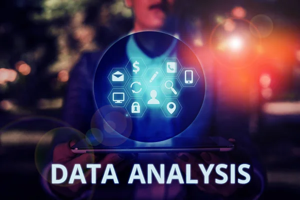 Adatelemzést mutató szöveges jel. Fogalmi fotó Translate numbers to Analytical Conclusion Előrejelzés. — Stock Fotó