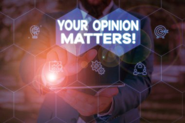 El yazısı metin Your Opinion Matters yazma. Kavram anlamı sadece erkek insan giyim resmi iş elbisesi akıllı cihaz kullanarak sunum sunan söylenir bir şey ile aynı fikirde olmadığını göstermektedir.