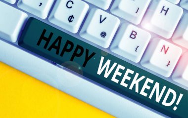 Kelime yazma metin Happy Weekend. Güzel bir şey için Iş kavramı oldu ya da beyaz arka plan tuşu kopyalama alanı üzerinde boş not kağıdı ile yaşam Beyaz pc klavye memnun hissediyorum.