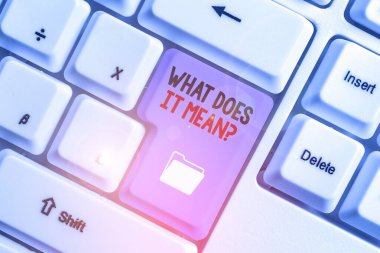 El yazısı metin Ne Anlama Geliyor sorusu. Kavram anlamı beyaz arka plan tuşu kopyalama alanı üzerinde boş not kağıdı ile net olmayan ifade Beyaz pc klavye iletişim kurmak için tasarlanmıştır.