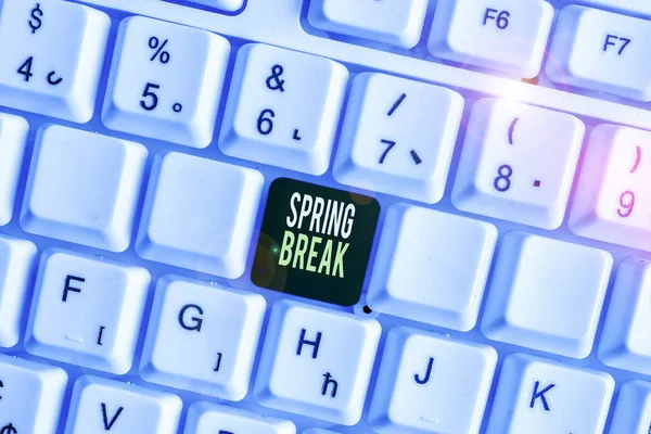 Handwriting text Spring Break. Concept meaning Vacation period at school and universities during spring White pc keyboard with empty note paper above white background key copy space. — Stock Photo, Image