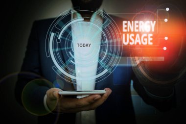 Enerji Kullanımını gösteren kavramsal el yazısı. İş fotoğrafı vitrin Bir proses veya sistemde tüketilen veya kullanılan enerji miktarı Erkek resmi takım elbise sunum akıllı cihaz sunan giymek.