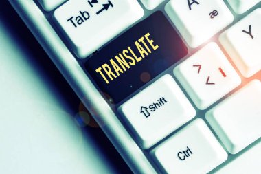 El yazısı metin yazma Çevir. Kavram anlamı Bir hedef dil beyaz pc klavye ile aynı eşdeğer anlamı olan başka bir kelime beyaz arka plan tuşu kopyalama alanı üzerinde boş not kağıdı ile.