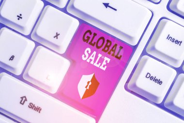 Global Sale'i gösteren metin işareti. Şirketler için kavramsal fotoğraf analysisagers işlemleri iş yapmak uluslararası Beyaz pc klavye beyaz arka plan anahtar kopyalama alanı üzerinde boş not kağıdı ile.