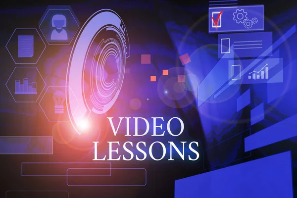 Írásban tudomásul bemutató video Lessons. Üzleti fotó bemutató online oktatási anyag egy témához megtekintése és tanulás férfi viselet formális öltöny bemutatása bemutató intelligens készülék. — Stock Fotó