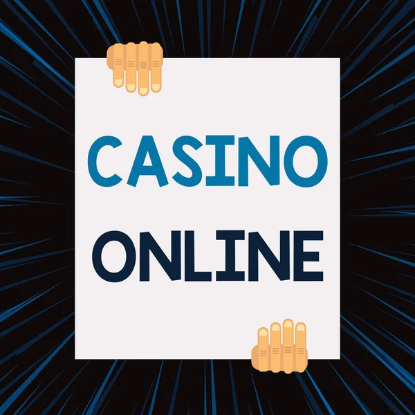 Handgeschreven tekst schrijven Casino online. Concept betekenis computer poker spel Gamble Royal bet Lotto hoge stakes twee handen houden grote lege rechthoek omhoog naar beneden geometrische achtergrond ontwerp. — Stockfoto