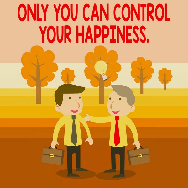 Znak tekstowy pokazujący, że tylko Ty możesz kontrolować swoje szczęście. Zdjęcie koncepcyjne Inspiracja do motywacji osobistej Dwóch białych biznesmenów Koledzy z krótkimi sprawami Dzielenie się pomysłem Rozwiązanie. — Zdjęcie stockowe