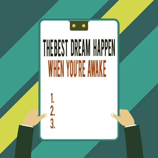 Slovo psaní textu The Best Dream Happen When You Re Probuzení. Obchodní koncept pro Dreams se stane skutečností Musíte věřit, že dvě výkonné mužské ruce drží elektronické zařízení geometrické pozadí. — Stock fotografie