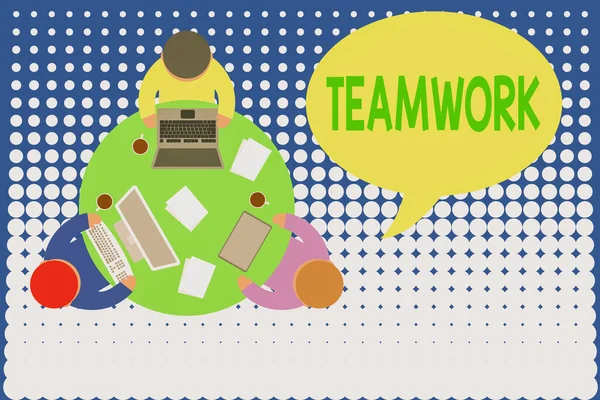Handschrift tekst Teamwork. Concept betekent Groep van tonen die samenwerken als een en met hetzelfde doel Werkronde tafel mannelijke werknemers elektronische apparaten documenteert koffiebeker. — Stockfoto