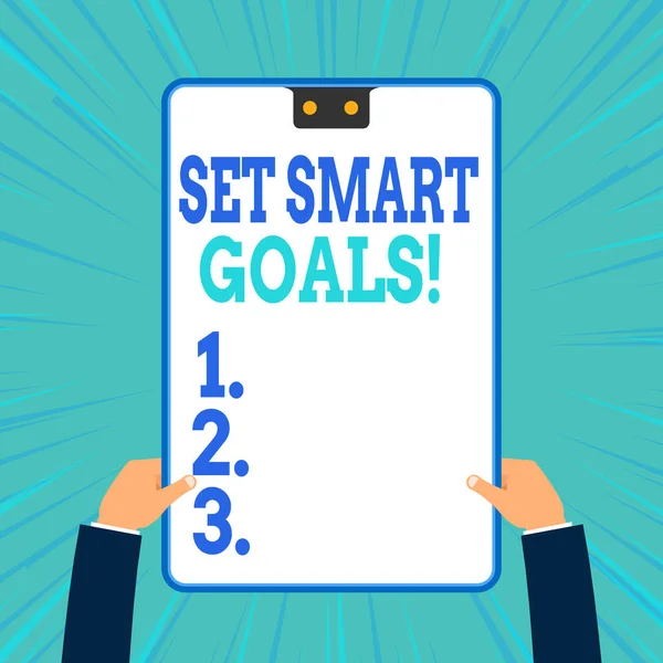Ecriture conceptuelle montrant Set Smart Goals. Business photo texte liste pour clarifier vos idées concentrer les efforts utiliser le temps sagement deux mains masculines tenant dispositif électronique fond géométrique . — Photo
