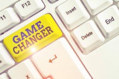 El yazısı metin Oyun Değiştirici. Kavram anlamı Spor Veri Scorekeeper Gamestreams Canlı Skorlar Takım Yöneticileri Beyaz pc klavye beyaz arka plan tuşu kopyalama alanı üzerinde boş not kağıdı ile.