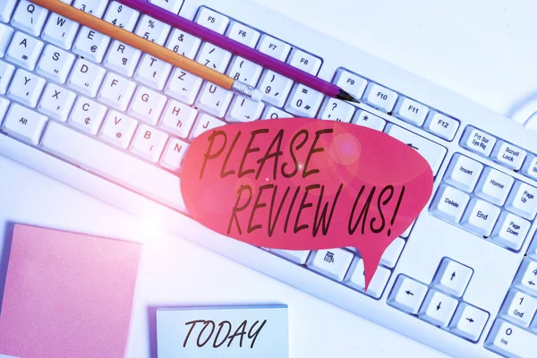 Word writing text Please Review Us. Business concept for situation or system is formal examination by showing authority Empty copy space red note paper bubble above pc keyboard for text message. — Stock Photo, Image