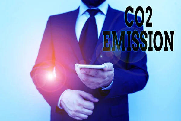 Текст почерка Co2 Emission. Концепция, означающая выброс парниковых газов в атмосферу со временем . — стоковое фото