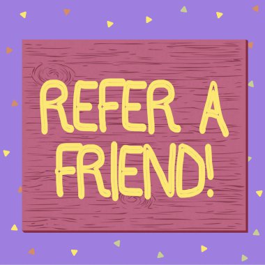 Mesaj işareti bir arkadaşa atıfta bulunuyor. Kavramsal fotoğraf birini diğerine yönlendirir ya da ona hediye kare dikdörtgen, gerçek dışı ahşap karikatür, renkli duvara çivilenmiş ahşap gibi bir şey gönderir..