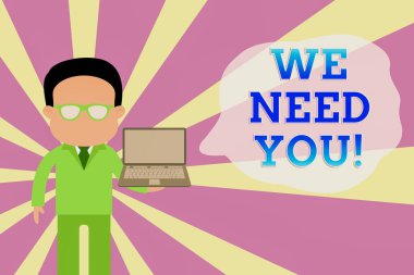 Sana ihtiyacımız olan kelime yazma metni. Görev ya da yükümlülük gereksinimlerini karşılamak için iş konsepti. Takım elbiseli, gözlüklü, elinde dizüstü bilgisayarlı fotoğraf tutan adam..