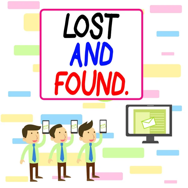 Skriva lapp som visar Lost And Found. Affärsfoto visa upp en plats där förlorade objekt lagras tills de återvunnits Sms E-post Marknadsföring Media Målgrupp Attraktion Pc Högtalare. — Stockfoto