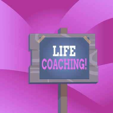 El yazısı Yaşam Koçluğu. Kavram, hedeflerine ulaşmak için işe alındıkları anlamına gelir. Ahşap tahta tahta sopa direği kağıt not iliştirilmiş boş bant..