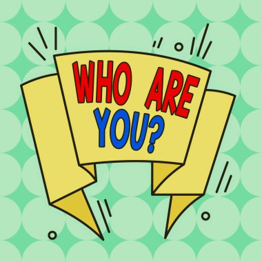 Kelime yazma metni Kim Sorguluyorsun? Birisinin kimliği hakkında soru sormak ya da bilgi göstermek için iş konsepti Asimetrik düzensiz biçim şekli nesne ana hatları çok renkli tasarım.