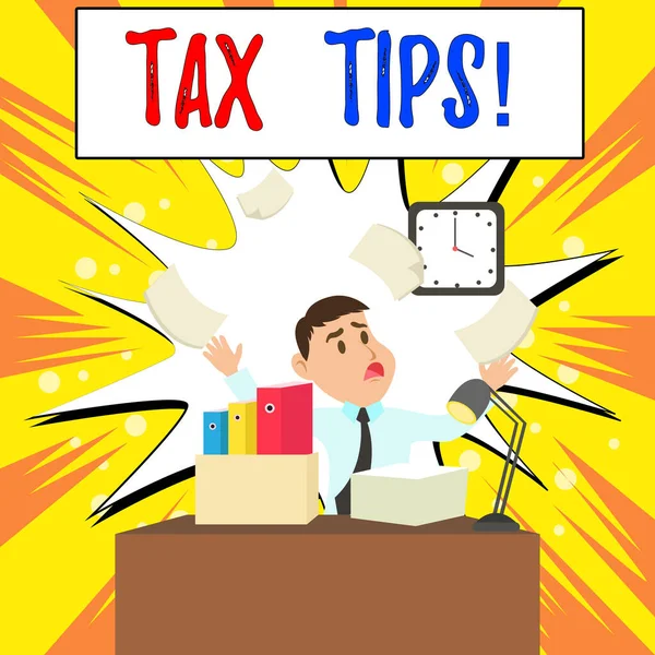 Rukopisný text Tax Tips. Pojetí znamená povinný příspěvek na státní příjmy vybírané vládou Zmatený muž Zaměstnanec Manažer přeplněných pracovních prostorů. — Stock fotografie