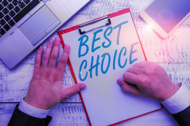 En İyi Seçim'i gösteren kavramsal el yazısı. İki veya daha fazla olasılık arasında seçme veya karar verme işi fotoğraf metin eylemi.