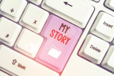 El yazısı metin My Story. Kavram şeyler ya da hayatta birinin başına gelen durumlar beyaz arka plan tuşu kopyalama alanı üzerinde boş not kağıdı ile Beyaz pc klavye anlamı.