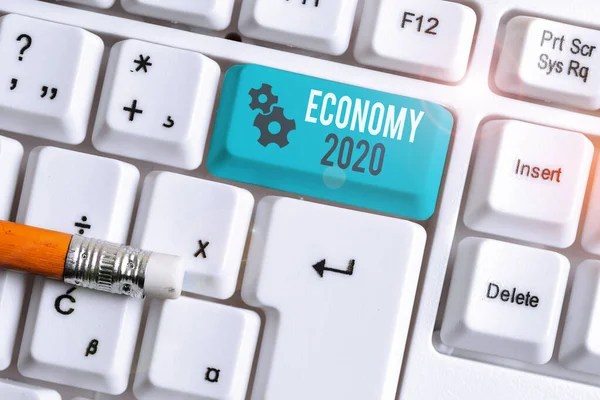 Nota di scrittura che mostra Economia 2020.Foto d'affari in mostra Stato di ricchezza e risorse di un paese nel prossimo anno Tastiera bianca per pc con carta da lettere sopra lo sfondo bianco . — Foto Stock